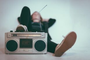 Zalazak sunca uz gitaru - blues atmosfera na verandi
