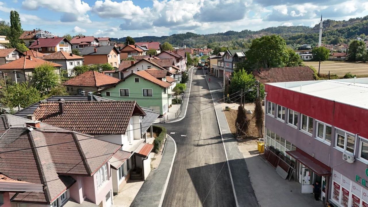 Asfaltiranje ulice 25. novembra u Srebreniku