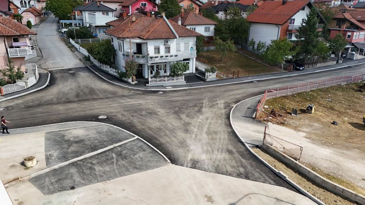 Nova asfaltna površina na saobraćajnici u Srebreniku