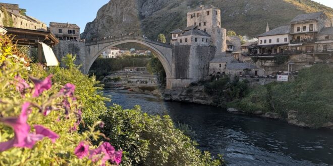 Stari Most u večernjem suncu
