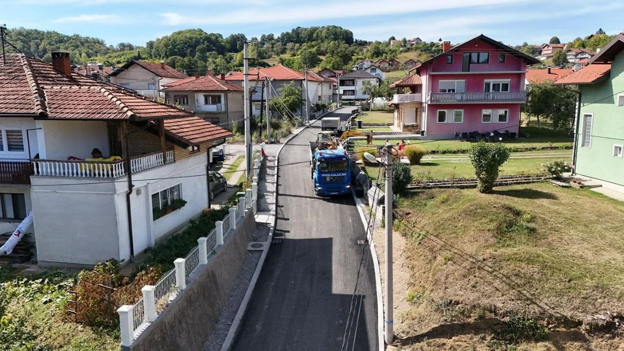 Asfaltirana saobraćajnica Rapatnica Kiseljak