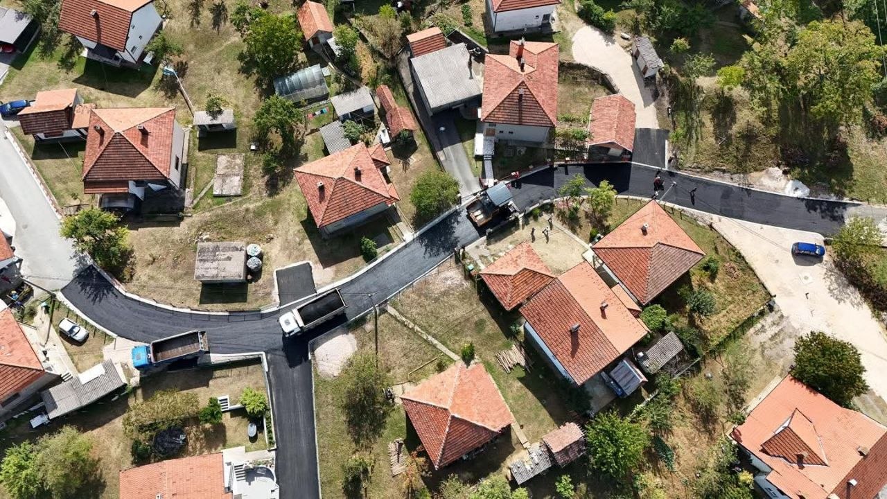 Pogled iz zraka na novu cestu