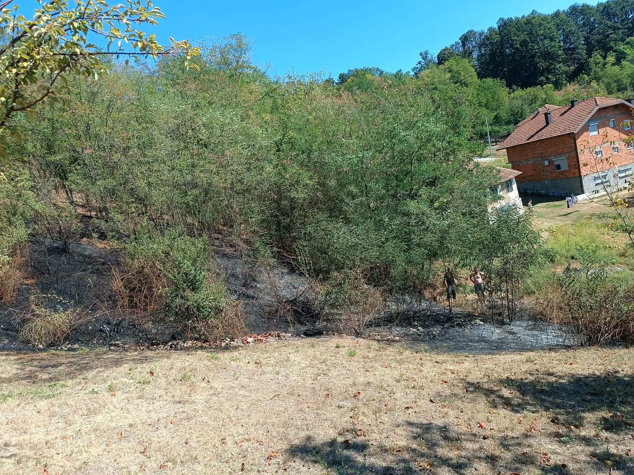 Vatrogasci tokom intervencije na požaru u Srebreniku
