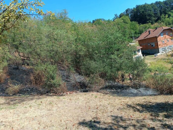 Vatrogasci tokom intervencije na požaru u Srebreniku