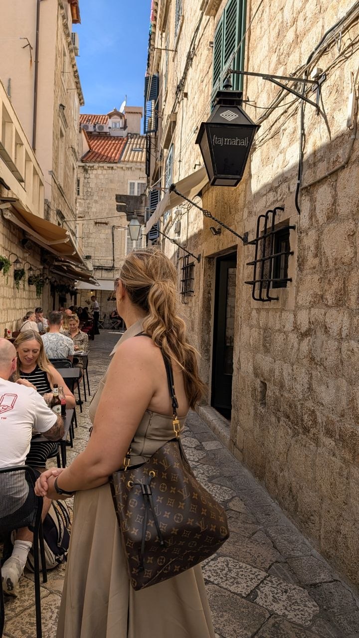 Restoran Taj Mahal u uskoj ulici dubrovačkog Starog grada