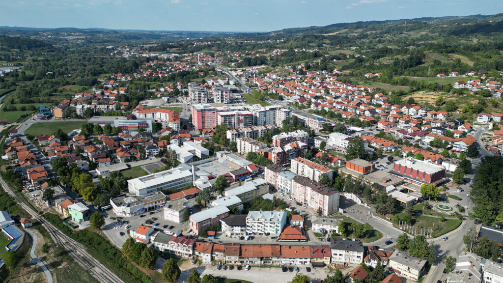 Panoramski pogled na grad Srebrenik.