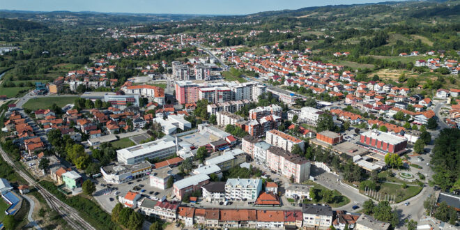 Panoramski pogled na grad Srebrenik.