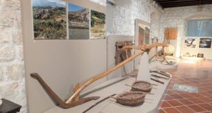 Drvene poljoprivredne alatke izložene u Muzeju Rupe u Dubrovniku.